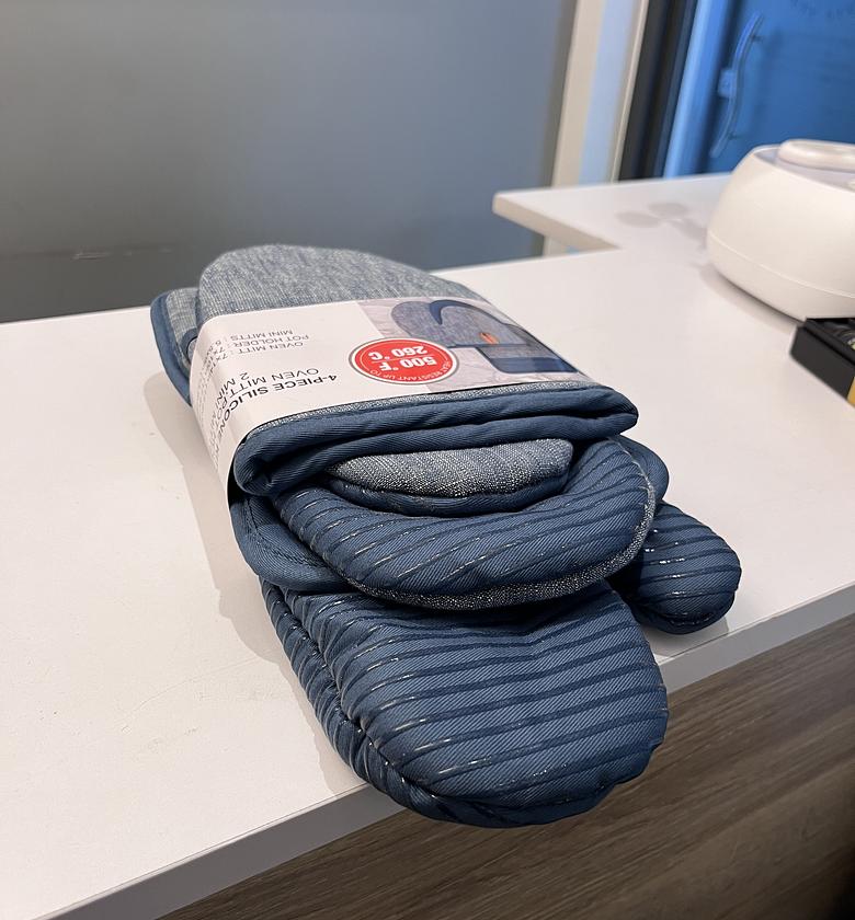 4 piece set oven mitten set image