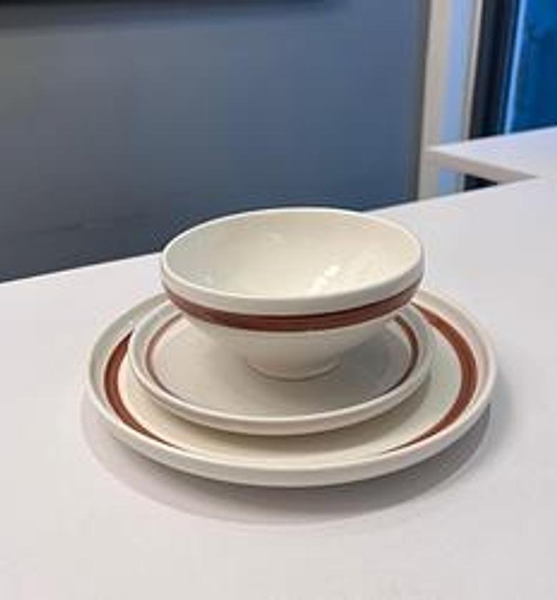White Plate Set   image