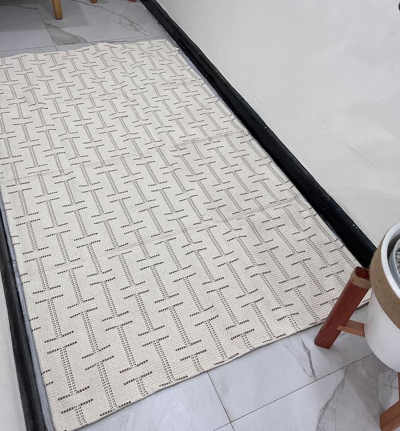 Woven Rug 90x150cm image