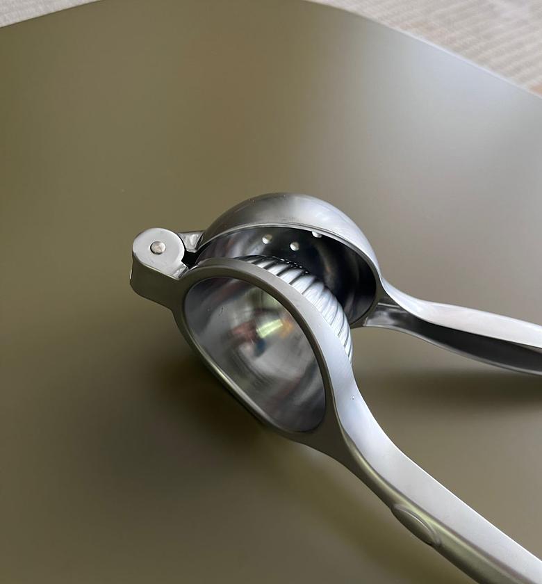 Manual fruit press/juicer   image