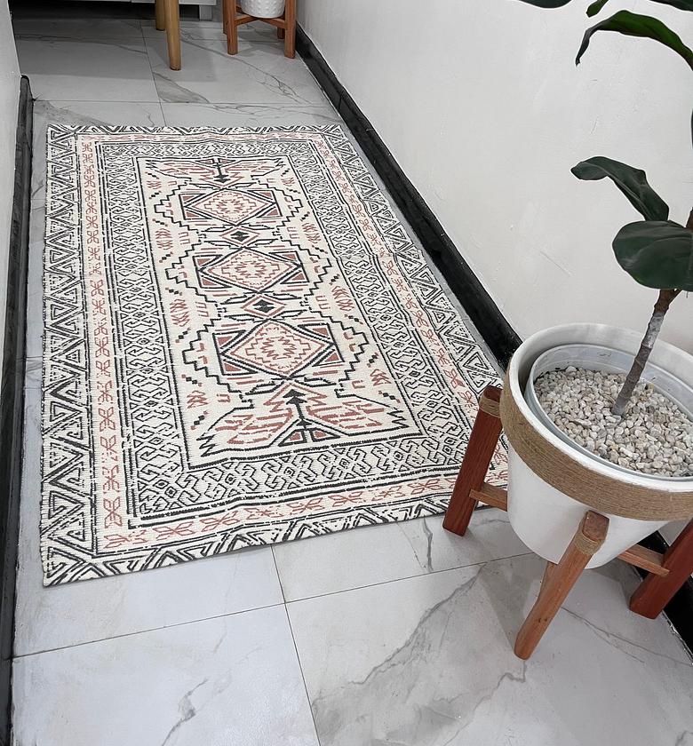 Woven Rug 90x150cm image